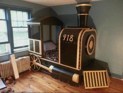 Train crib Train Bed, Train Bedroom, Old Closet Doors, Train Kit, Woodworking Projects Furniture, Train Room, Woodworking Projects For Kids, Kids Training, Kids Bed