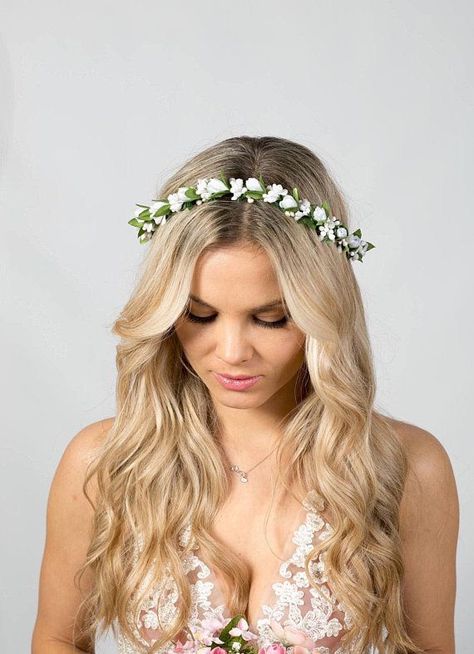 Ethereal Elegance: Dreamy Party Hairstyle Ideas for Enchanted Evenings" Flower Crown Wedding Hair, Simple Flower Crown, Flower Crown White, Wedding Hair Flower Crown, Flower Wreath Hair, White Flower Crown, Bridal Floral Crown, Flower Crown Bride, Wedding Hair Head Piece