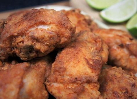 Chicharrones de Pollo Chicken Drummettes Recipes, Dark Meat Chicken, Fried Chicken Coating, New Chicken Recipes, Carribean Food, Cuban Dishes, Latin Recipes, Latin American Food, Cuban Cuisine