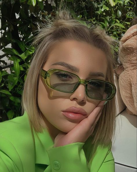 Green mood #greenaesthetics #fashion #green #poses Retro Sun, Female Male, Fashion Vintage, Brand Designer, Square Sunglasses Women, Square Sunglasses, Women Men, Sunglasses Women, Cycling