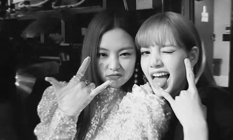 Funny Kiss Picture, Kpop Couples, Jennie Lisa, One Shot, Blackpink Lisa, Best Couple, The Girl Who, Soulmate, K Pop