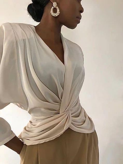 Unique Tops For Women, Street Beat, Elegante Y Chic, Draping Fashion, No Gender, New Chic, Fashion Elegant, Moda Vintage, Mode Inspo