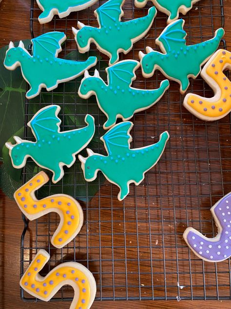 Dragon Sugar Cookies, Dragon Cookies Decorated, Dragon Baby Shower, Dragon Cookies, Dragon Cakes, Ice Dragon, Unicorn Cookies, Dragon Birthday, Dragon Party