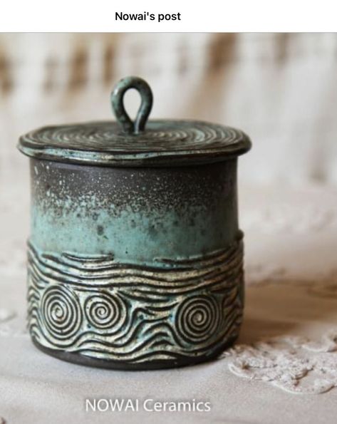 Lidded Jars Pottery, Pottery Jars, Coil Pottery, Pottery Handbuilding, Keramik Design, Raku Pottery, Ceramic Boxes, Slab Pottery, Hand Built Pottery