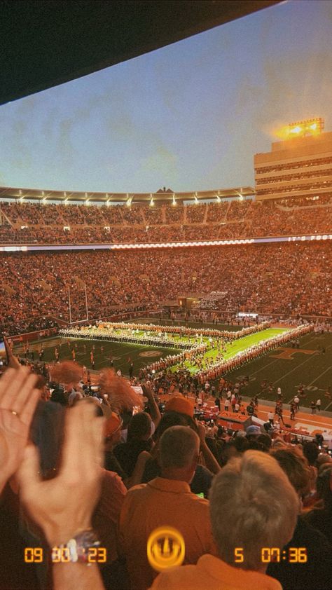 Vintage University Of Tennessee, Utk College Aesthetic, Ut Knoxville Aesthetic, Ut Cheerleaders, Tennessee Vols Aesthetic, University Of Tennessee Aesthetic, Tn Vols Football, Univ Of Tennessee, University Of Tn