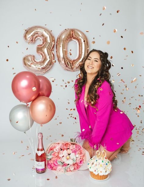 30 Party Ideas 30th Birthday Woman, 30th Birthday Women Photoshoot, Number Ballon Photoshoot Picture Ideas, 30 Birthday Photoshoot Ideas For Women, 30th Birthday Photo Ideas For Women, 30th Bday Shoot Ideas, 32 Birthday For Women Ideas Photo Shoot, 30 Photo Shoot Ideas, Photoshoot Ideas 30th Birthday