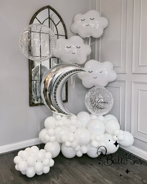 Welcome to a dreamy celebration! 🌙☁️ Our “Cloud & Moon” balloon setup is perfect for creating a magical and serene atmosphere for baby showers, birthdays, or welcome home events. Designed with adorable cloud balloons, a sparkling moon, and a cluster of fluffy white balloons, this setup is guaranteed to impress. 📍 Located in London 🚚 We deliver across the city! 💌 DM us to order your custom setup today! Add a touch of magic to your special day with Oballoons. 🥰🎈 #LondonBalloons #BalloonDe... Welcome Home Baby Decor, Cloud Balloon Garland, Cloud 9 Baby Shower Theme, Cloud Theme Party, Cloud Balloons, Cloud Baby Shower Theme, Balloon Arch Ideas, Cloud Party, Moon Balloon