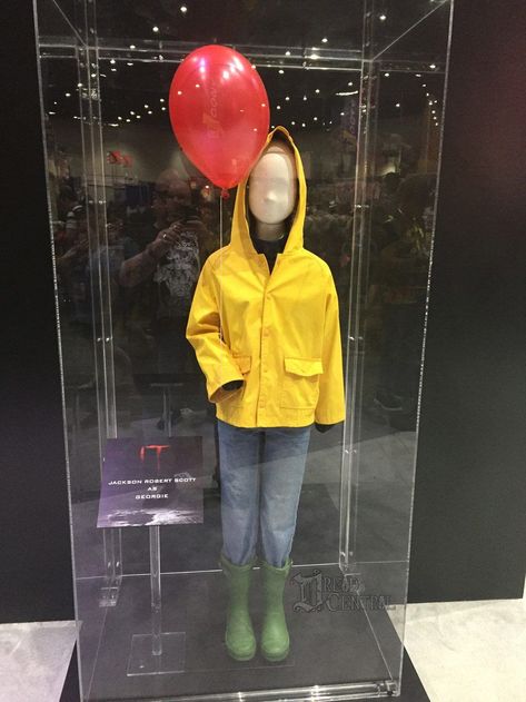 Lola Costume, Georgie It, Georgie Denbrough, Nerd Halloween Costumes, Clowns Halloween Decorations, Carnaval Outfit, Purim Costumes, Clown Halloween Costumes, Clever Halloween Costumes