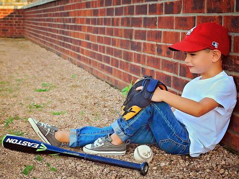 Boys Baseball Photoshoot, T Ball Photography Ideas, Oakley Photoshoot, Baseball Photo Ideas, Baseball Photoshoot, Baseball Team Pictures, Kindergarten Graduation Pictures, Baseball Poses, Baseball Senior Pictures