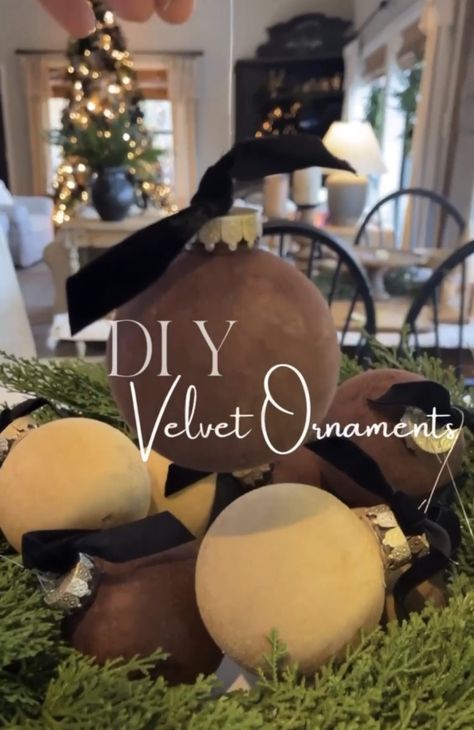 How To Make Beautiful Velvet Christmas Ornaments * Hip & Humble Style Flocked Christmas Ornaments, Christmas Tree Black Ornaments, Black Ornaments Christmas Tree, Brown Christmas Tree Decorations, Brown Christmas Decor, Moody Christmas Tree, Velvet Ornaments, Moody Christmas, Carpeted Stairs