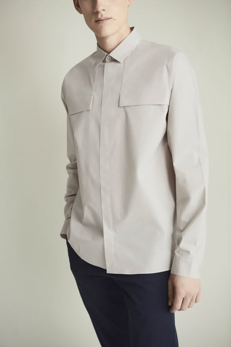 COS | Introducing our favourite shirts Hidden Button Shirt, Mens Shirt Details, Menswear Details, Metal Shirts, Nice Weather, Oxford Shirts, Colour Trends, Linen Shirts, Shirt Detail