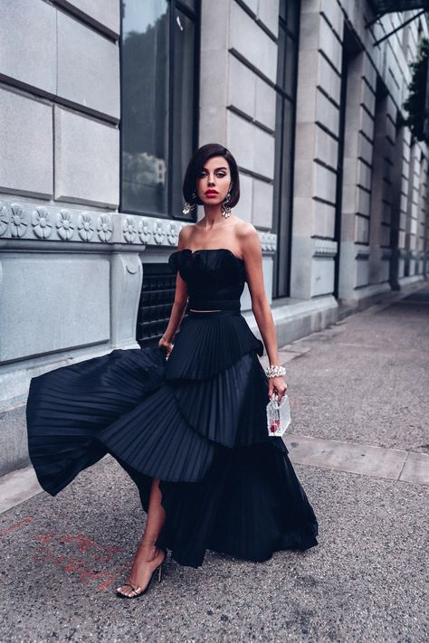 Not So Basic Black Tiered Dresses, Long Prom Dresses, Holiday Party Outfit, Fall Skirts, Tier Skirt, Mode Inspiration, Collar Dress, Prom Dresses Long, Occasion Dresses