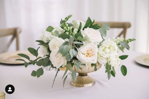 Eucalyptus And White Centerpiece, White And Green Centrepiece Wedding, White And Green Flower Arrangements, Round Table Centerpieces Wedding Simple, White Wedding Flowers Centerpieces, Wedding Flowers Blush, Compote Centerpiece, White Wedding Centerpieces, Wedding Flower Centerpieces