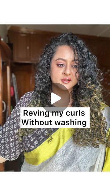 Saree With Curly Hair, Curly Hairstyles For Saree Look, Curly Hair Saree Look, Curly Hairstyle For Saree, Curl Mousse, Saree Hairstyles, Medium Length Curly Hair, Curl Definition, Cute Hairstyles For Medium Hair