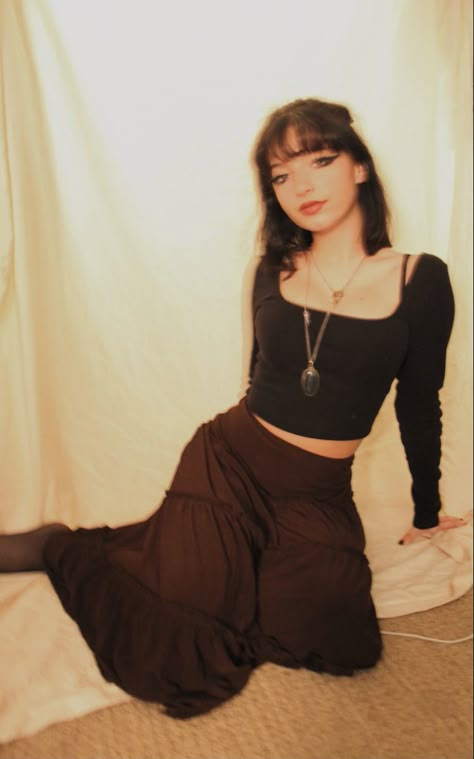 Black Outfits Edgy Winter, 90s Bohemian Style, Midsize Fashion Outfits, Witch Style Aesthetic, Grunge Witch Outfits, Wiccan Outfits, 90s Whimsigoth Outfits, Whimsigothic Outfits, Looks Hippie