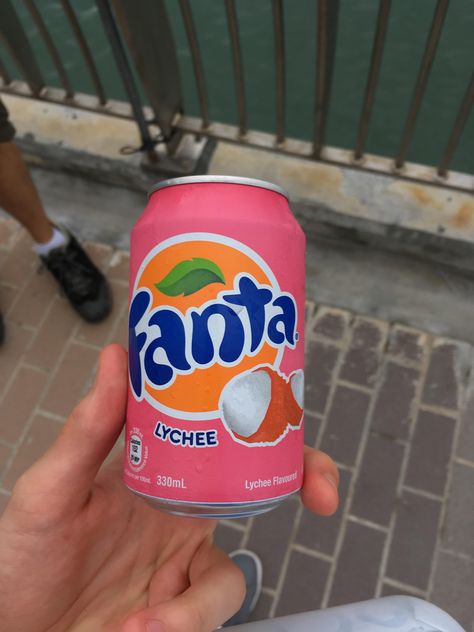 Fanta Flavors, Juice Packaging, Soul Food Dinner, Kawaii Cooking, Sleepover Food, Junk Food Snacks, Food Babe, Fast Food Chains, Fruit Smoothie Recipes