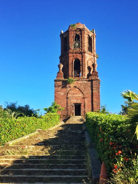 The Bantay Bell Tower The old historic belfry of the church known as the Bantay Tower, which served as a watchtower for pirates back in the Spanish colonial era, gave the town its name - bantay (meaning to guard). Established in 1590, the church is one of the oldest in the Ilocos Region.[Wiki] 5 December 2015 Belfry Tower, Ilocos Region, Beautiful Vacation Spots, Graphic Design Infographic, Design Infographic, Historic Architecture, Puppet Theater, Bell Tower, Old Churches