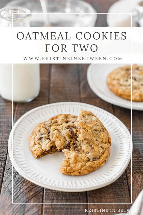 These small-batch oatmeal cookies for two have the perfect chewy texture and warm cinnamon flavor in every bite. Make them with gooey chocolate chips or make them more hearty with raisins. These cookies are ready to eat in just 15 minutes and satisfy your cookie craving without making a full batch of cookies. Oatmeal Cookie For One, Single Chocolate Chip Cookie Recipe, Single Serve Cookie, Cookies For Two, Small Batch Cookie Recipe, Oatmeal Dessert, Small Batch Cookies, Oatmeal Cookies Easy, Oatmeal Raisin Cookies Chewy