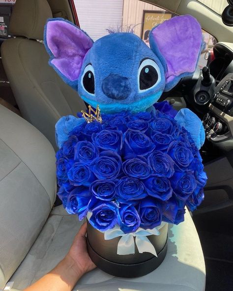 Stitch Gift Basket Ideas, Stitch Rose Bouquet, Flower Bouquet With Stuffed Animal, Stitch Flower Bouquet, Stitch Bouquet, Unconventional Christmas Trees, Roses Bouquet Gift, Lilo And Stitch Merchandise, Stitch Cake