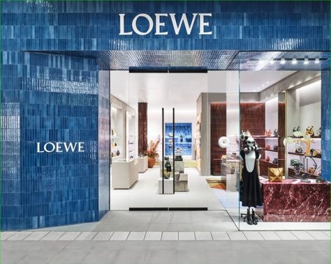 » LOEWE store Cheap Clothing Stores, Boutique Interior, Store Design Interior, Design Del Prodotto, Shop Front, Store Interior, Store Front, Retail Space, Shop Interior