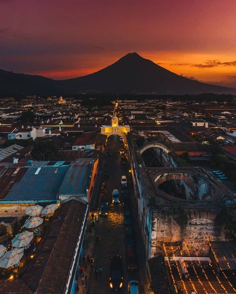 Guatemala Aesthetic Wallpaper, Travel Guatemala, Guatemala Travel, Guatemala City, Hd Nature Wallpapers, Tikal, Incredible Places, City Aesthetic, Central America