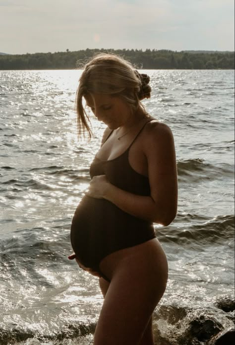 Maternity Photography Robe, Beach Outfits Pregnant, Bathing Suit Maternity Photos, Baby Bump Outfits Summer, Nature Pregnancy Photoshoot, August Maternity Pictures, Early Pregnancy Aesthetic, Pool Maternity Shoot, Pregnancy Beach Outfits