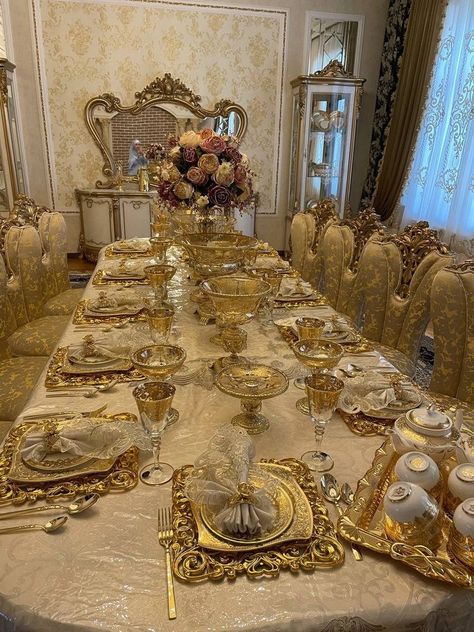 Kitchen Decor Collections, Crockery Design, Crockery Set, House Interior Design Styles, Luxury Furniture Living Room, Luxury Tableware, Dinner Table Setting, Mansions Luxury, Royal House