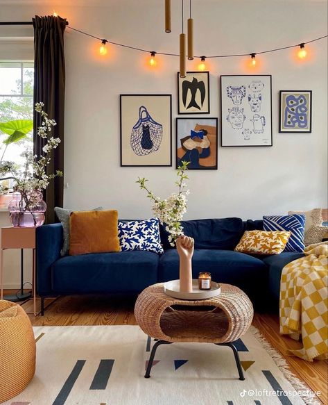 Navy Sofa Living Room, Blue Velvet Sofa Living Room, Dreamy Apartment, Blue Couch Living, Blue Sofa Living, Blue Sofas Living Room, Blue Couch Living Room, Navy Living Rooms, Couch Styling