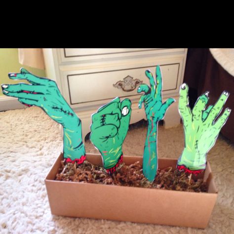 my zombie hands center pieces for the party. Zombie Craft, Zombie Party Decorations, Goosebumps Party, Zombie Crafts, Halloween Party Music, Zombie Decorations, Plants Vs Zombies Birthday Party, Zombie Hands, Zombie Kid