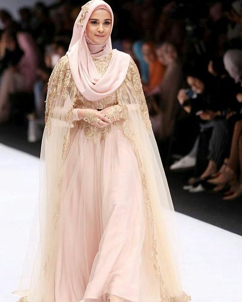 Muslim Gown, Wedding Hijab Styles, Hijab Gown, Bridal Hijab Styles, Dress Red Carpet, Baju Kahwin, Muslim Bridal, Muslimah Wedding Dress, Muslimah Wedding