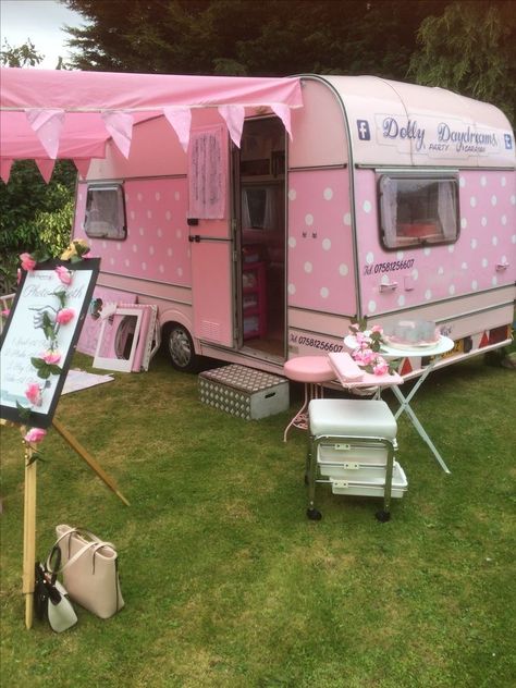 Girly Camper, Pink Trailer, Glamper Camper, Camper Art, Vintage Camper Remodel, Kombi Home, Vintage Rv, Vintage Campers Trailers, Vintage Caravans