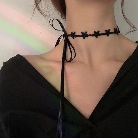 Gothic Choker For Parties, Lace Choker Aesthetic, Diy Goth Choker, Grunge Choker For Cosplay, Tattoo Choker Necklace, Scrap Crafts, Black Lace Choker Necklace, Estilo Harajuku, Romantic Goth Choker