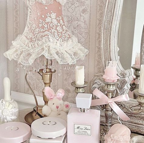 Homemade Stromboli, Soft Pink Theme, Pretty Pink Princess, Baby Pink Aesthetic, Princess Room, Pretty Pics, Vintage Princess, Room Renovation, Pastel Pink Aesthetic