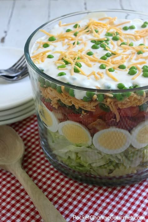 Heading to a potluck? Hosting a cookout? This Seven Layer Salad Recipe is a MUST make! A crowd-pleaser for sure! It's super easy to make,… 24 Hour Salad, Seven Layer Salad Recipe, 7 Layer Salad, Layer Salad, Seven Layer Salad, Layered Salad Recipes, Egg Benedict, Appetizers For A Crowd, Layered Salad