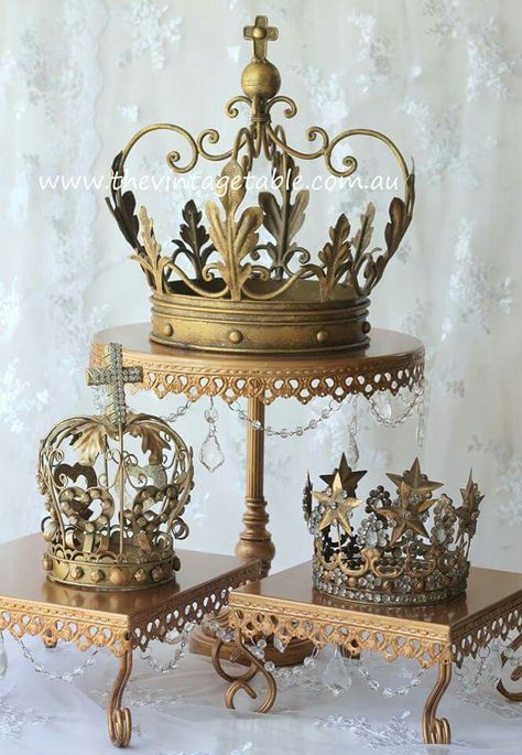 Crown Display Ideas, Pretty Crowns, Crown Display, Crown Centerpiece, Crown Decor, Royal Crowns, Crowns And Tiaras, Prop Hire, Vintage Styling