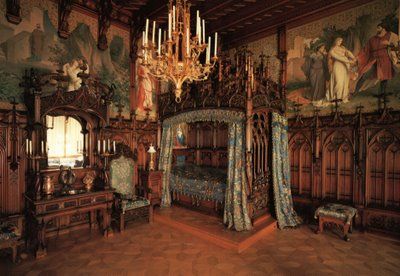 Art and Interior: SPECIAL SERIES: The Revival of Medieval-Renaissance Bedrooms in the Goth Scene (part 3) Victorian Gothic Bedroom, Gothic Bedroom Ideas, Medieval Bedroom, Gothic Home Decor Ideas, Interior Curtains, Medieval Home Decor, Castle Interiors, Gothic Decor Bedroom, Beast's Castle