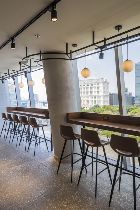 Cafe Window Bar Seating, Office Bar Table, Small Office Break Room, Modern Break Room, Office Bar Design, High Table Design, Office Open Space, Decorating Office, Communal Dining