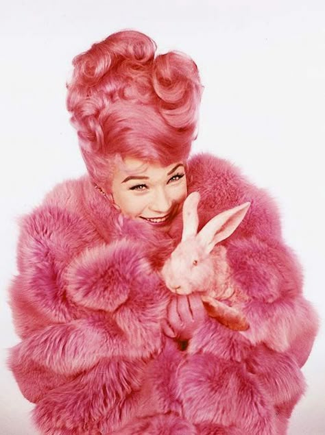 retrogoddess: Shirley MacLaine in What a Way to Go! (1964) Coco Fennell, Fluffy Aesthetic, What A Way To Go, Tout Rose, Glitter Rosa, Shirley Maclaine, Look Rose, I Believe In Pink, Frou Frou