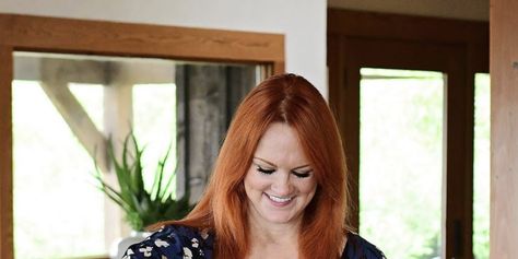 Watch Ree Drummond Make Her Homemade Cinnamon Rolls Ree Drummond Cinnamon Rolls, Lee Drummond, Waffles Cinnamon, Can Soup Recipe, Pioneer Woman Cinnamon Rolls, Can Soup, Christmas Morning Brunch, How To Make Cornbread, Thanksgiving Dressing