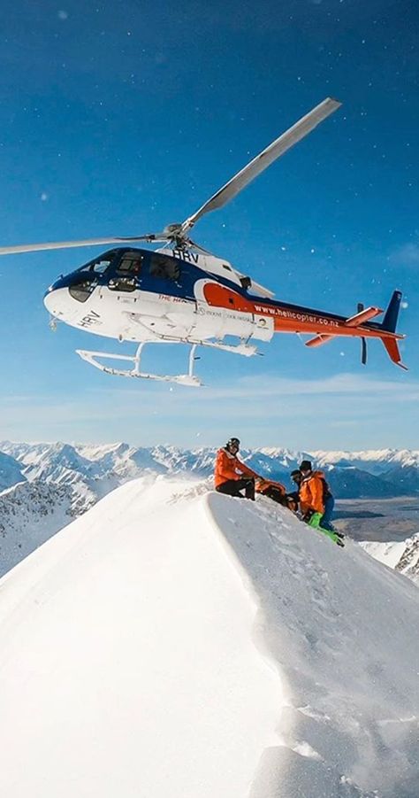 Heliskiing in New Zealand with Methven Heliski. 😍❄️  📷 Bare Kiwi Heli Skiing, Round The World, Dream Board, Remote Work, Kiwi, Sci-fi Spaceship, Bucket List, New Zealand, Skiing