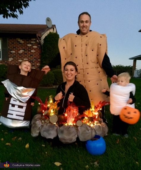 The S'mores Costume - Halloween Costume Contest via @costume_works Campfire Costume Diy, Marshmallow Costume Kids, S’mores Costume, Graham Cracker Costume, Campfire Costume, Camp Costume, Marshmallow Costume, Wheelchair Costumes, 2015 Halloween Costumes