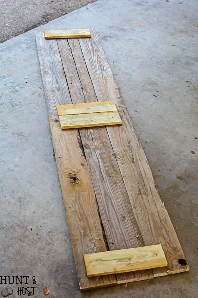 How To Make Large Wood Signs, Pallet Door Signs, Fall Outdoor Signs Wooden Diy, Look What I Made Sign Diy, How To Make A Welcome Sign For Porch, Fall Front Porch Signs Wooden Diy, Wood Porch Signs Diy, Pallet Signs Diy Outdoor, Diy Signs Wooden