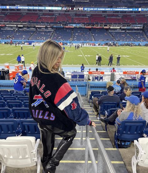 Jersey Outfit Football, Football Sunday Outfit, Stadium Outfit, Cute Football Outfit, Soccer Game Outfits, Morgan Williams, Nfl Wives, Football Girlfriend, Footballers Wives