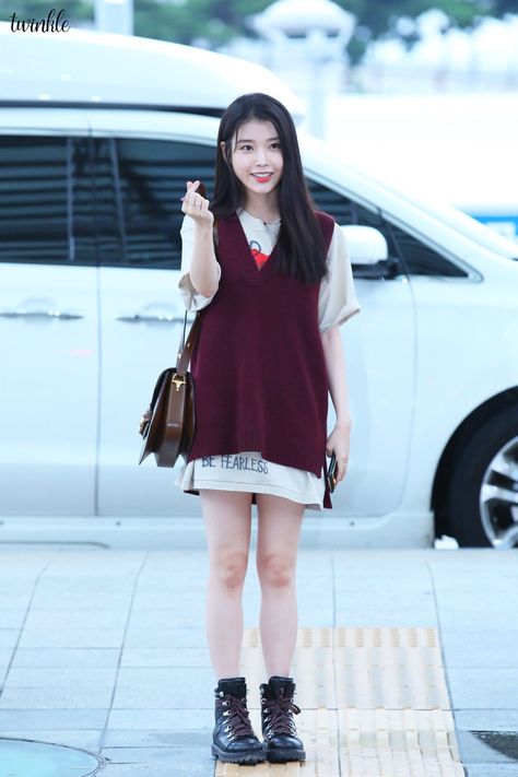 Iu Airport Outfit, Iu Fashion Casual, Iu Fashion Outfits, Iu Airport Fashion, Vest Ootd, Hotel Deluna, Iu Gif, Korea Actress, Short Girl Outfits