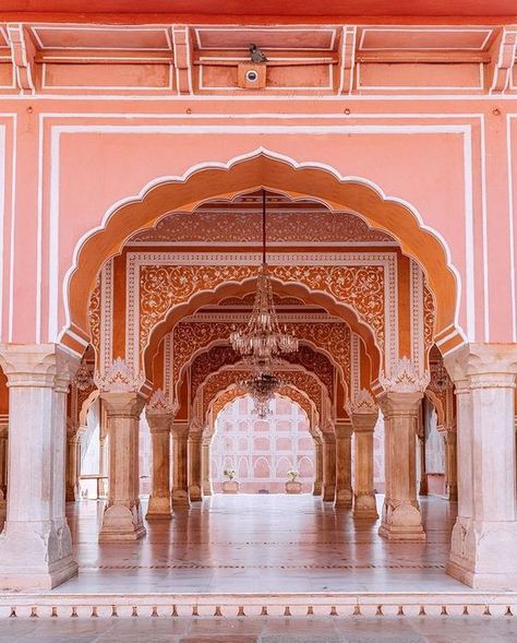 City Palace Jaipur, Living Room Decor Colors, Happy Monday Everyone, Indian Architecture, Peaceful Places, South Asia, Learn To Paint, Special Places, Brighten Your Day