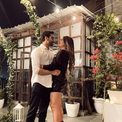 Kritika Khurana (@thatbohogirl) • Instagram photos and videos Kritika Khurana, Blogger Poses, Bff Poses, Engagement Photography Poses, Couple Goals Teenagers Pictures, Romantic Photoshoot, Bff Photoshoot Poses, Photography Posing Guide, Cute Friend Photos