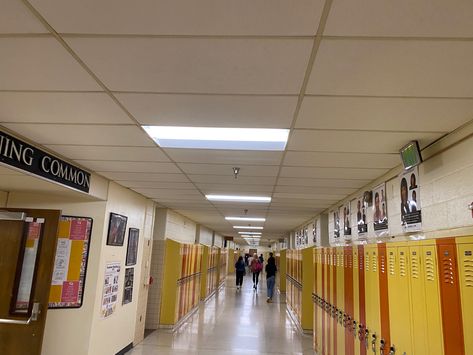 Aesthetic School Hallway, Highschool Hallway, Highschool Locker, Highschool Hallway Aesthetic, School Hallway, Walking In School Hallway Aesthetic, Rich School Hallway, Lockers Hallway School, School Hallways