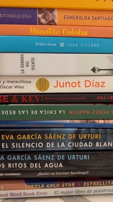 Not only does reading in Spanish help the subconscious mind absorb language structures and phrases more deeply, but by reading books written in Spanish, you’ll discover new experiences and aspects of the world that will keep your enthusiasm for learning Spanish growing and flourishing. Find six picks for books intermediate and advancing learners can read and enjoy. Reading In Spanish, Spanish Literature Aesthetic, Learning Languages Aesthetic Spanish, Spanish A Level, Bilingual Aesthetic Spanish, Language Learning Aesthetic Spanish, Spanish Fluency Aesthetic, Learning Spanish Tips, Spanish Books To Read