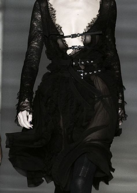 Witch couture <3 Woman In Black, Skull Fashion, Mode Inspo, Dark Fashion, Looks Style, Goth Fashion, Fashion Details, Gothic Fashion, Alternative Fashion