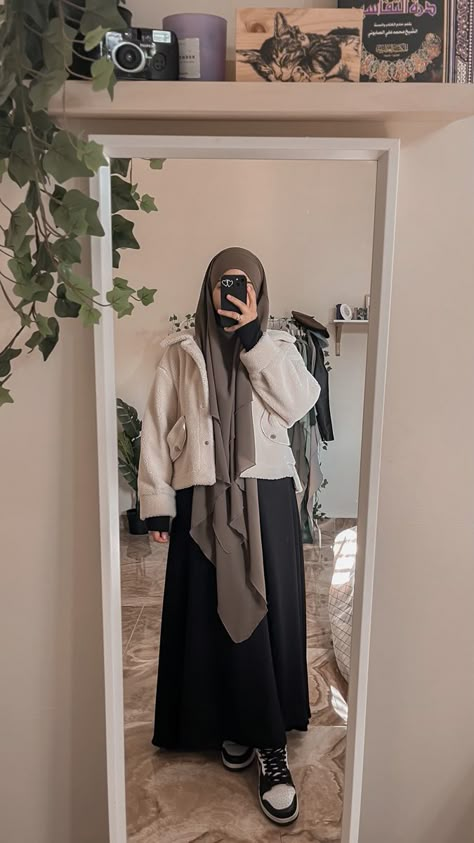 Islamic Modest Fashion, French Khimar, Neat Casual Outfits, Bride Dress Simple, Hijab Style Tutorial, Modesty Outfits, Stylish Hijab, Muslim Outfits Casual, Head Scarf Styles